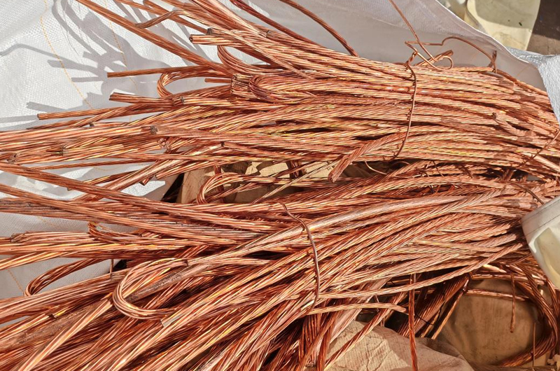 廢銅箔回收多少錢一斤？出料細用什么撕碎機